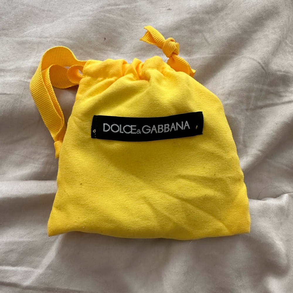 Dolce & Gabbana collar with Yellow Pouch